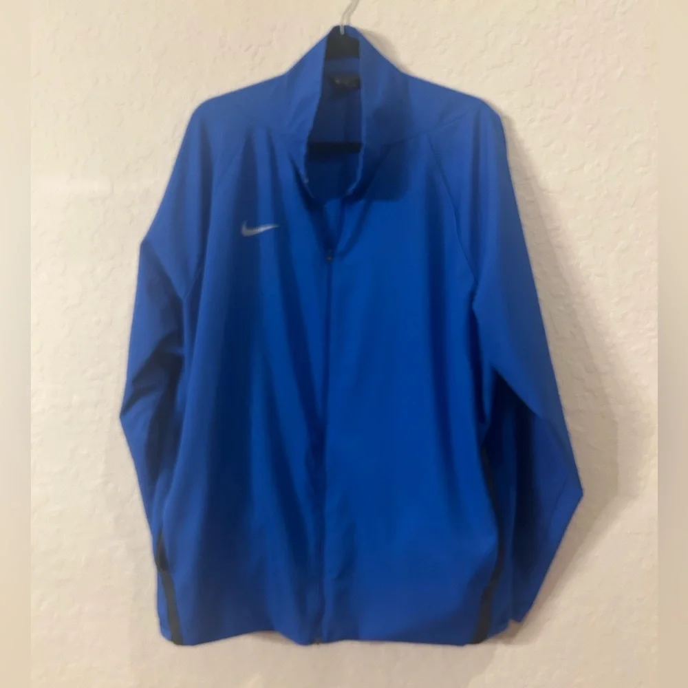 Nike Men's Vibrant Blue Windbreaker